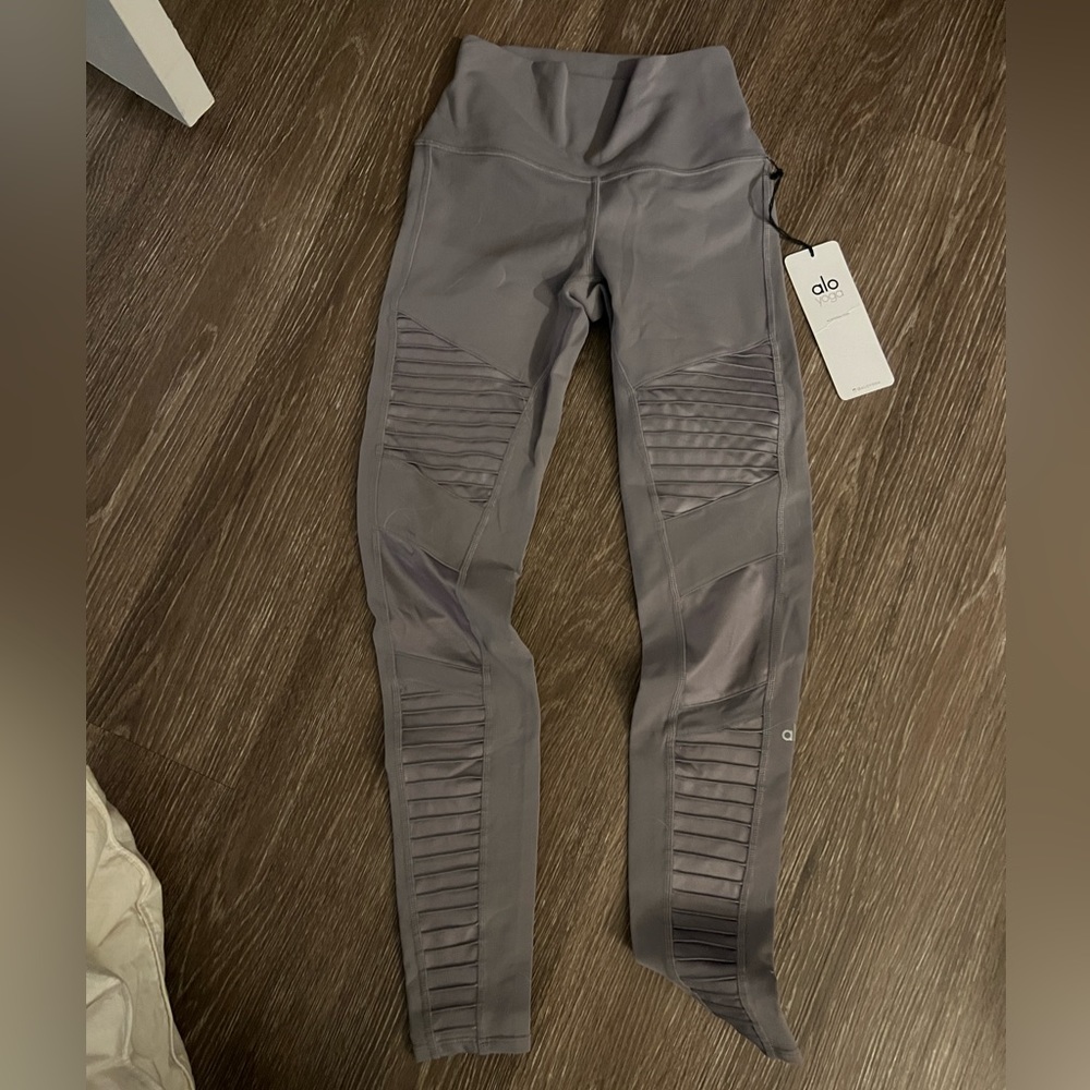 NWT Alo moto leggings